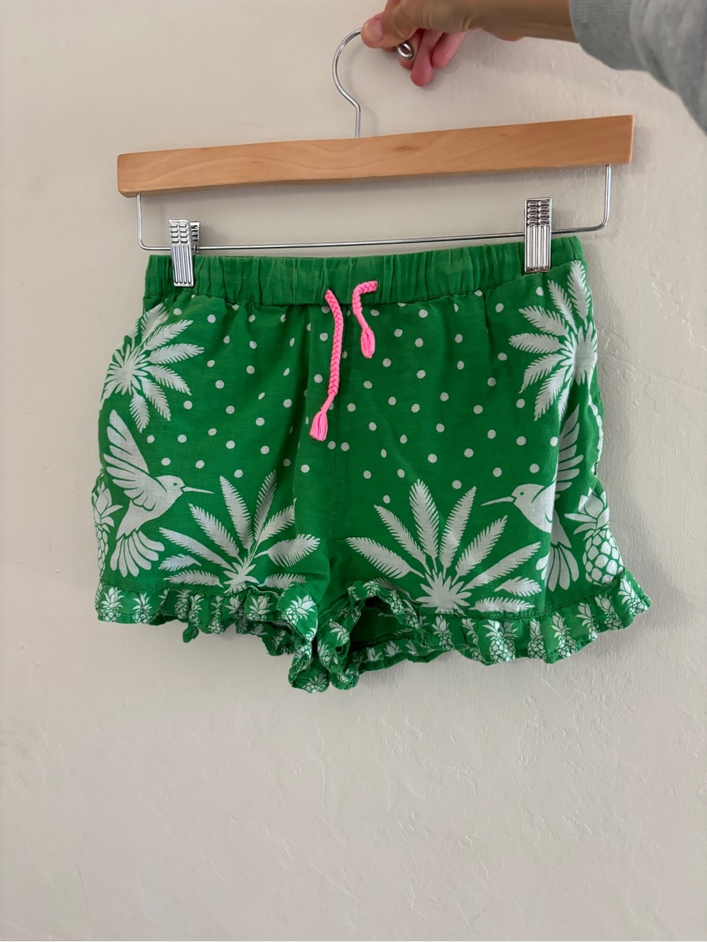 Mini Boden Green Tropical Hummingbird Ruffle Shorts with Pink Drawstring